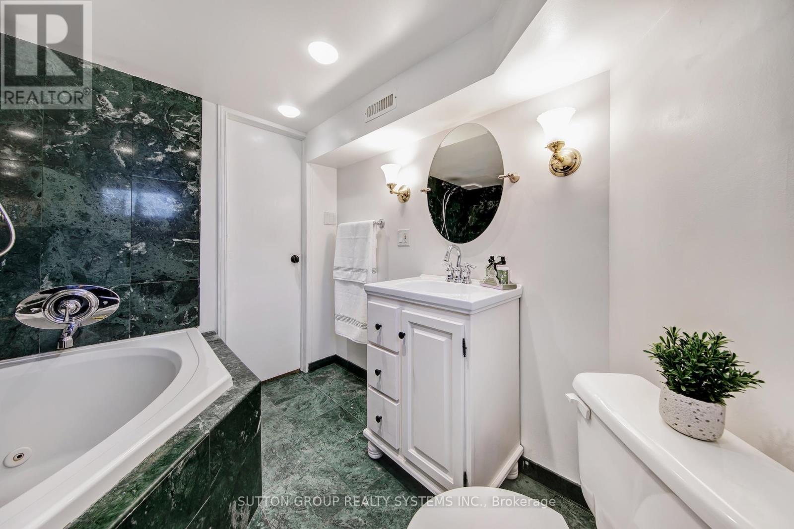 13 Evelyn Crescent, Toronto, Ontario  M6P 3C8 - Photo 50 - W12570716