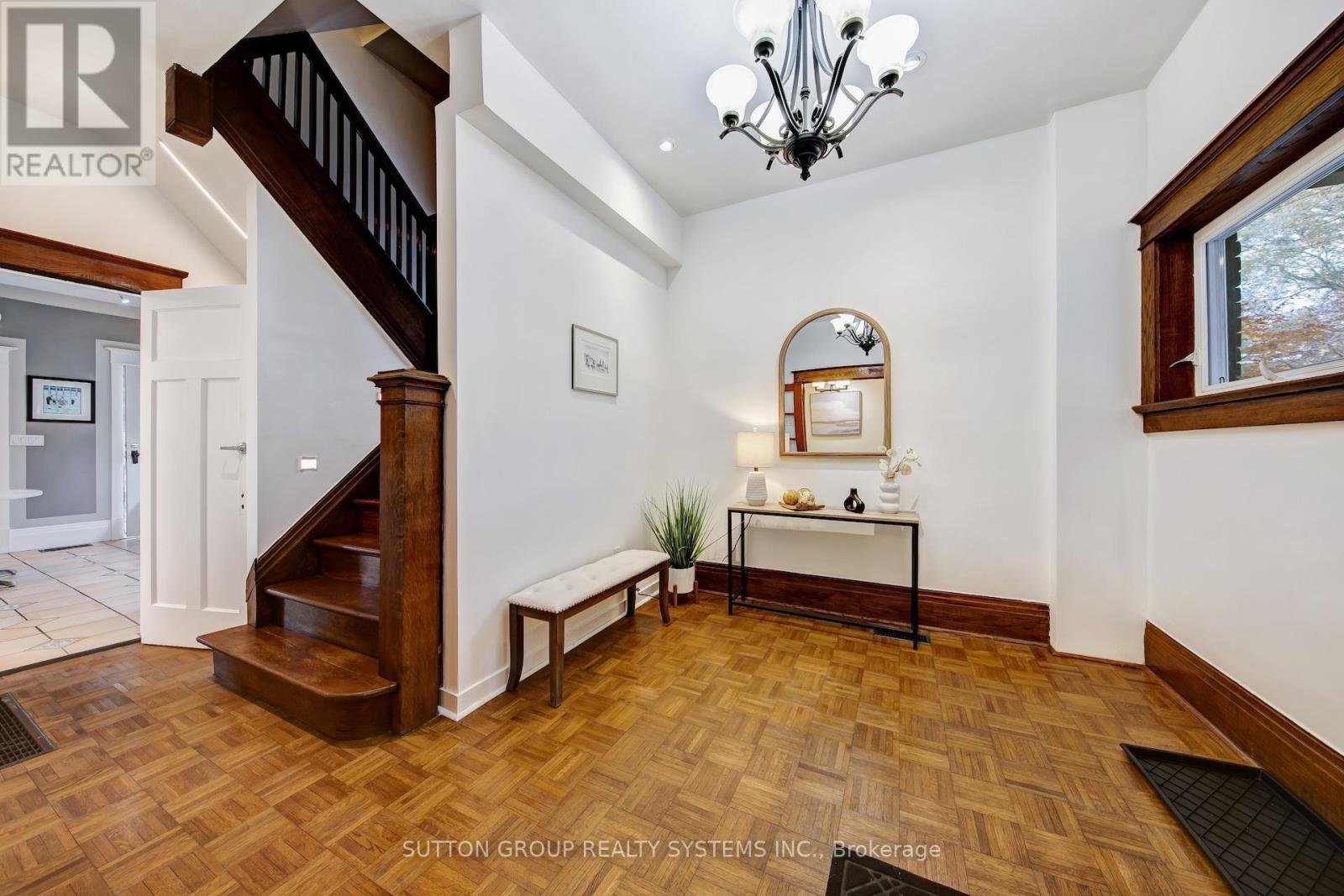 13 Evelyn Crescent, Toronto, Ontario  M6P 3C8 - Photo 6 - W12570716