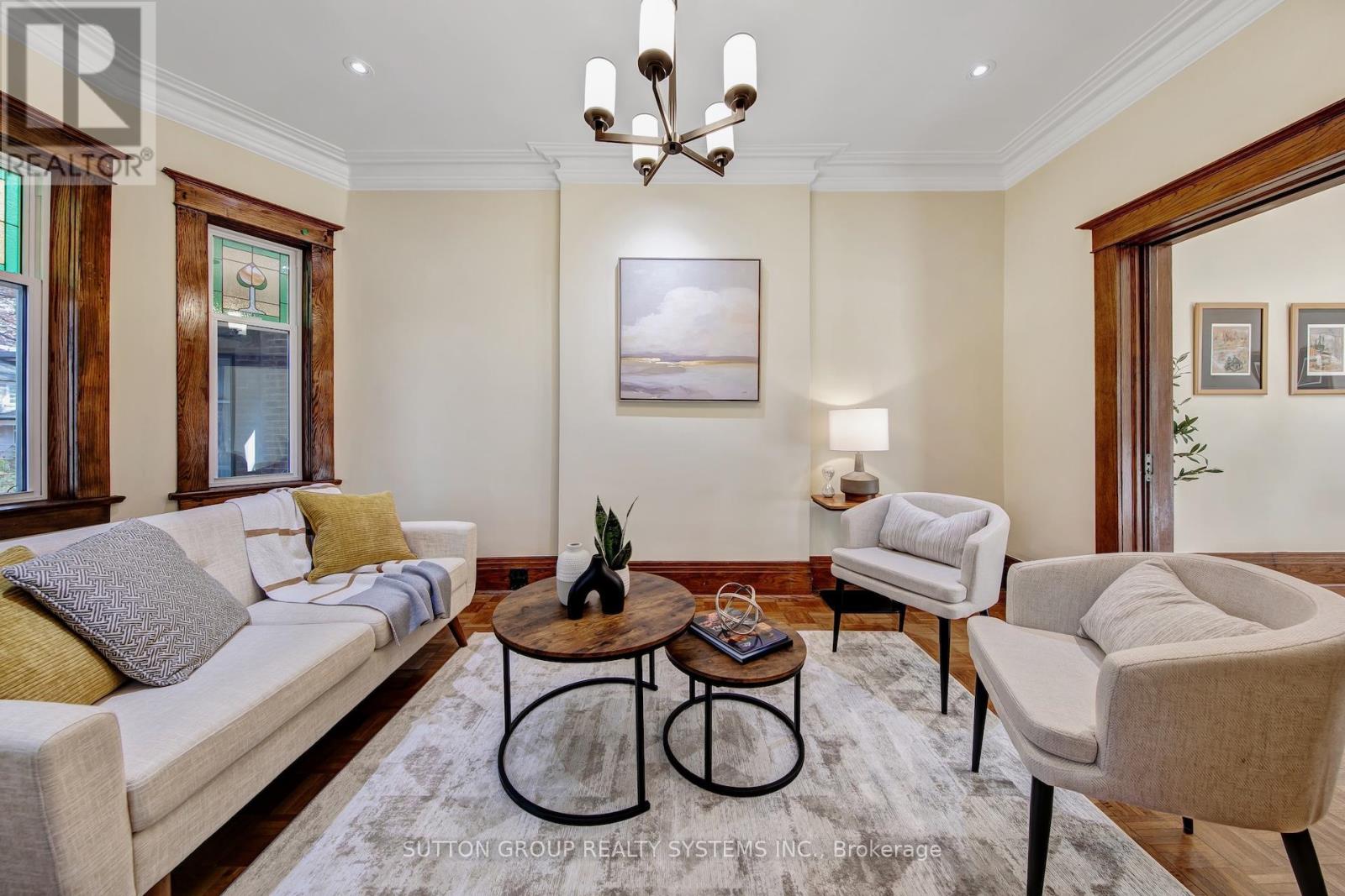 13 Evelyn Crescent, Toronto, Ontario  M6P 3C8 - Photo 9 - W12570716