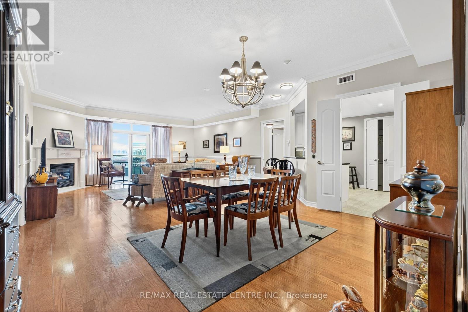 2207 - 1900 The Collegeway, Mississauga, Ontario  L5L 5Y8 - Photo 2 - W12570738