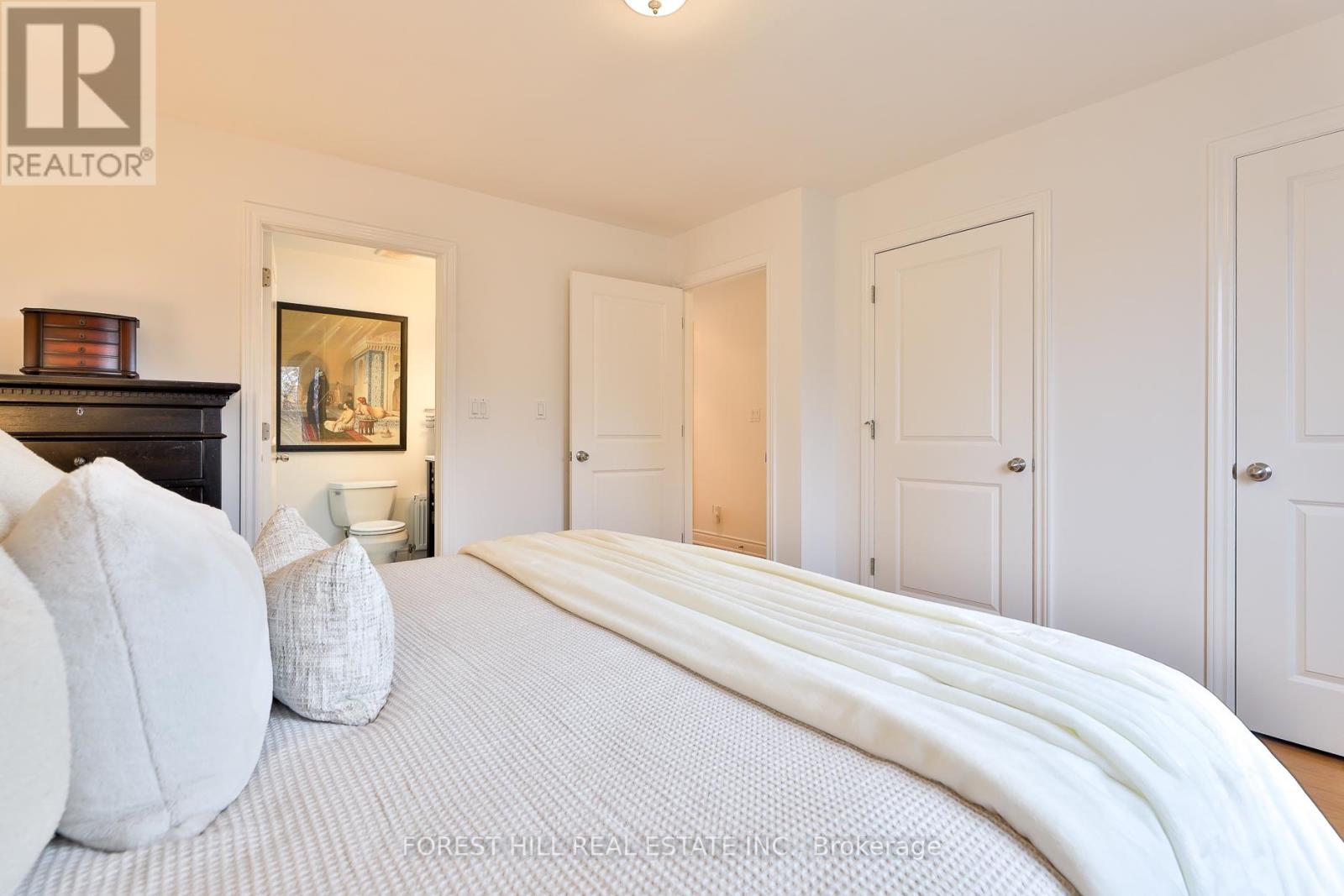 912 Briar Hill Avenue, Toronto, Ontario  M6B 1M2 - Photo 12 - W12570752