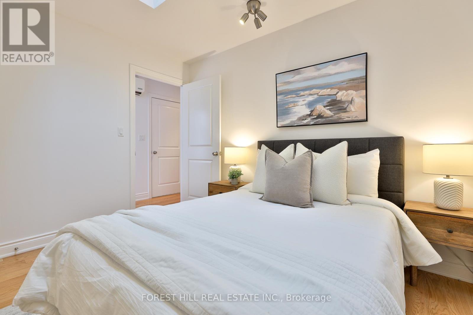 912 Briar Hill Avenue, Toronto, Ontario  M6B 1M2 - Photo 15 - W12570752