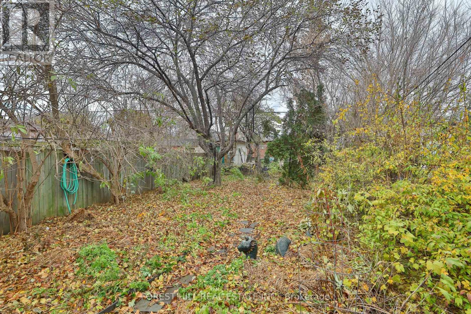 912 Briar Hill Avenue, Toronto, Ontario  M6B 1M2 - Photo 22 - W12570752