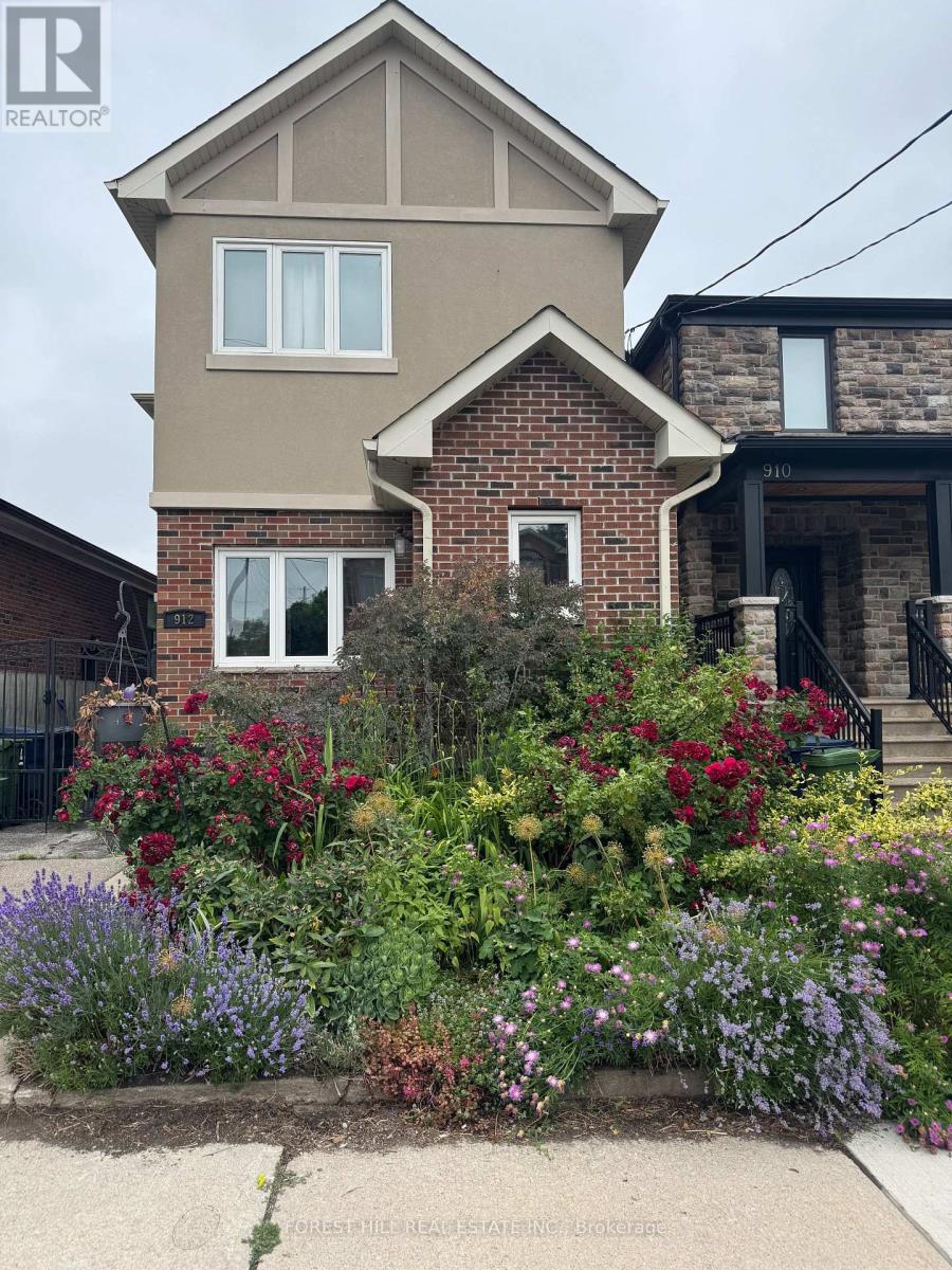 912 Briar Hill Avenue, Toronto, Ontario  M6B 1M2 - Photo 25 - W12570752