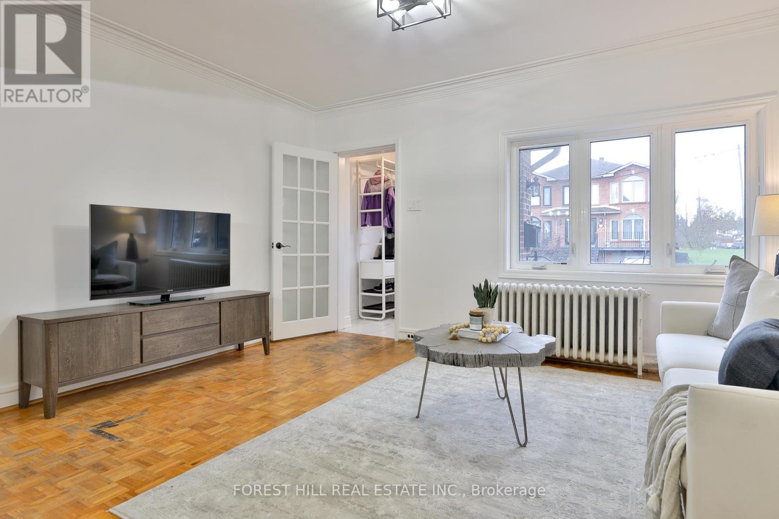 912 Briar Hill Avenue, Toronto, Ontario  M6B 1M2 - Photo 5 - W12570752