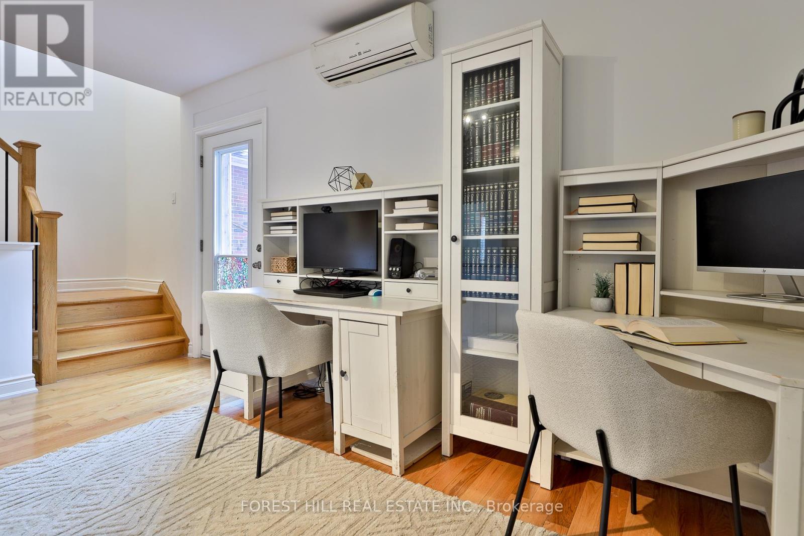 912 Briar Hill Avenue, Toronto, Ontario  M6B 1M2 - Photo 9 - W12570752