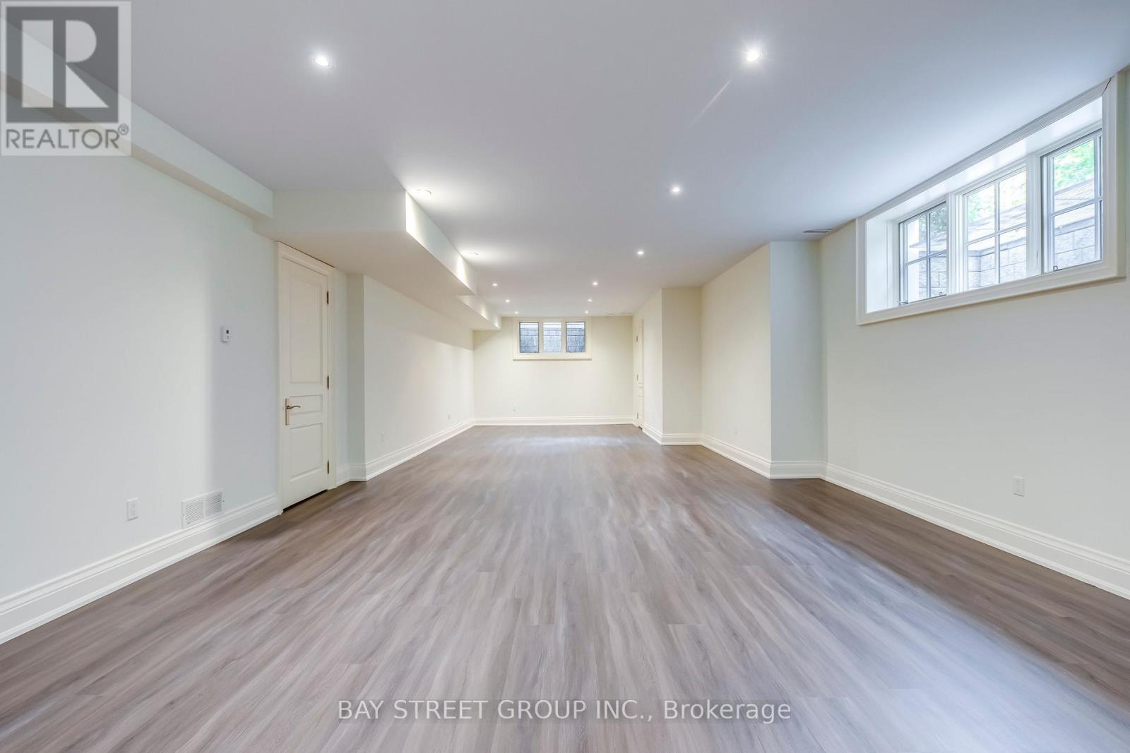 1031 Lakeshore Road W, Oakville, Ontario  L6L 1E7 - Photo 24 - W12570756