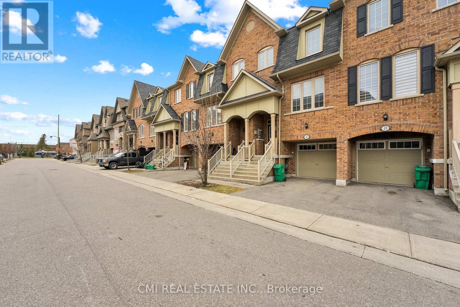 39 Sea Drifter Crescent, Brampton, Ontario  L6P 2S1 - Photo 2 - W12570772