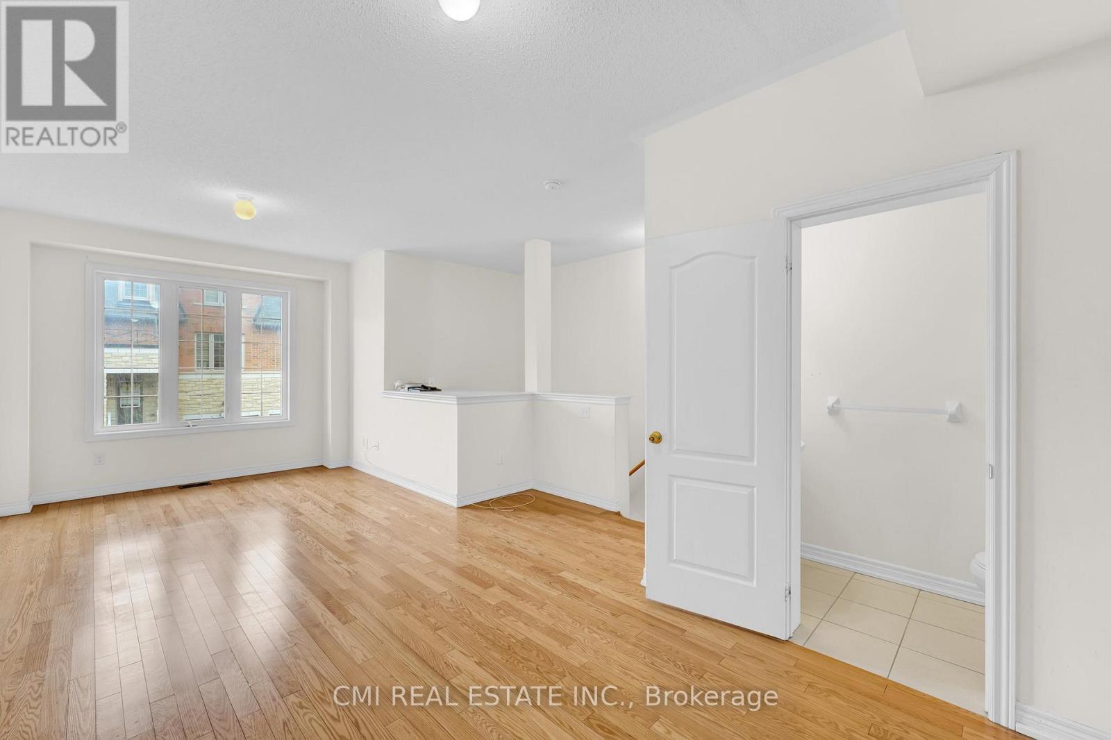 39 Sea Drifter Crescent, Brampton, Ontario  L6P 2S1 - Photo 5 - W12570772