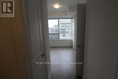 2001 - 36 Elm Drive W, Mississauga, Ontario  L5B 0N3 - Photo 9 - W12570774