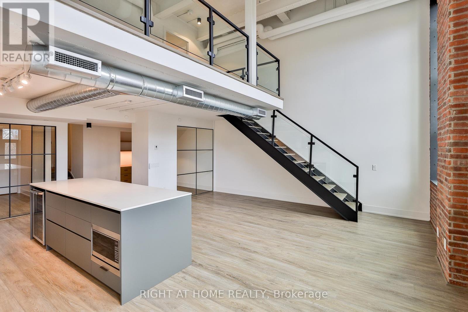 409 - 150 Logan Avenue, Toronto, Ontario  M4M 0E4 - Photo 2 - E12376306