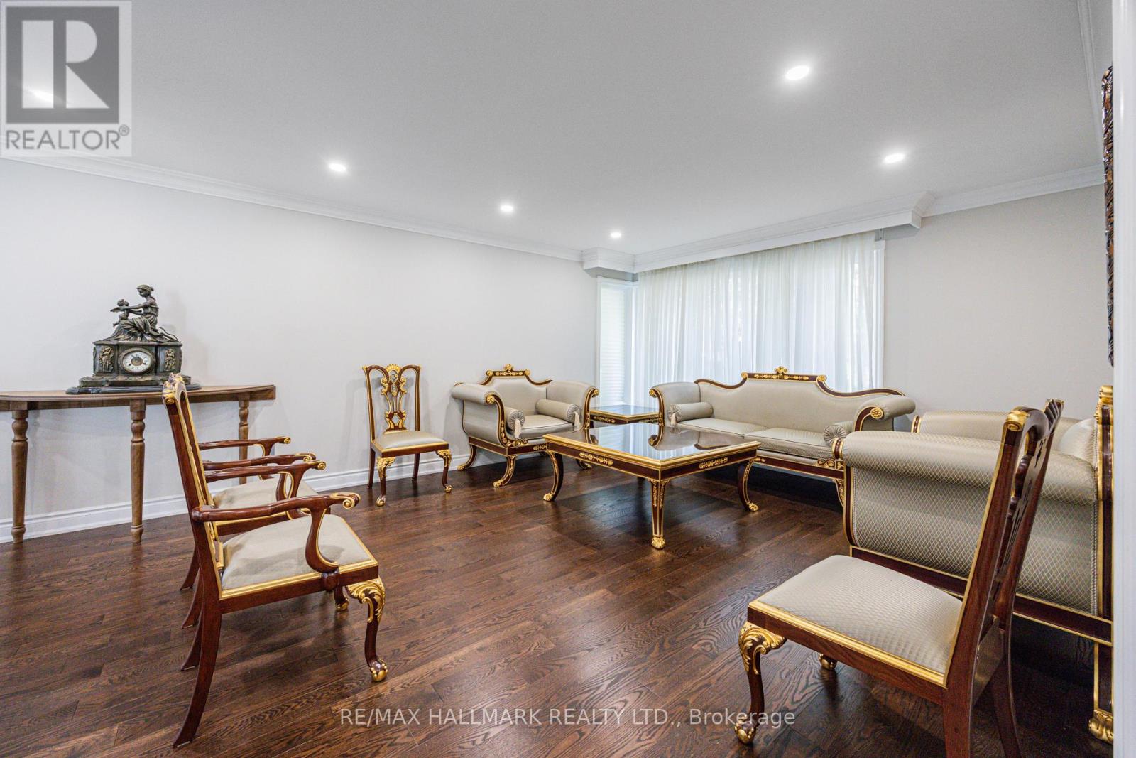 95 CAINES AVENUE, Toronto, Ontario