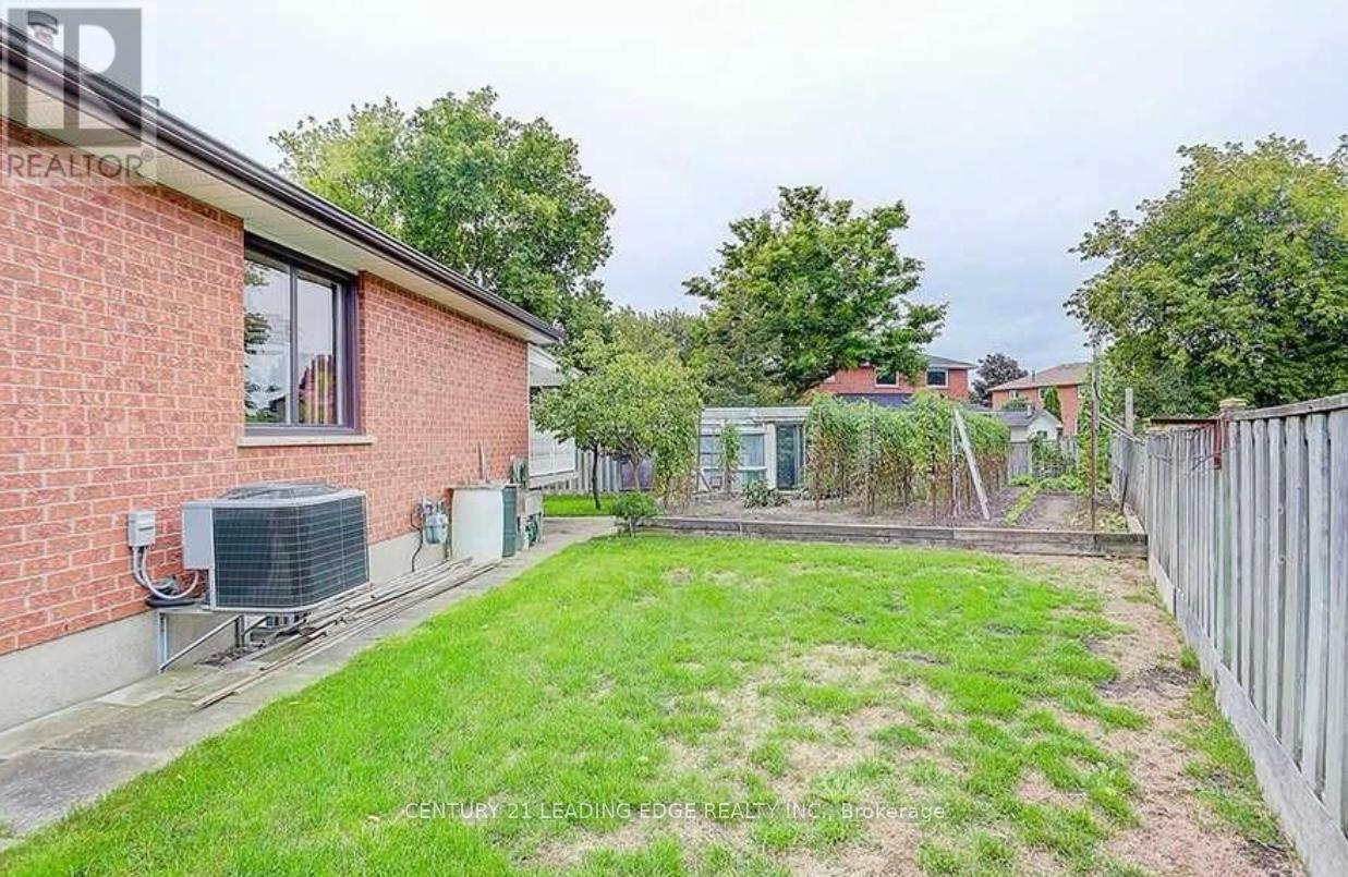 243 Debborah Place, Whitchurch-Stouffville, Ontario  L4A 5C5 - Photo 12 - N12570790