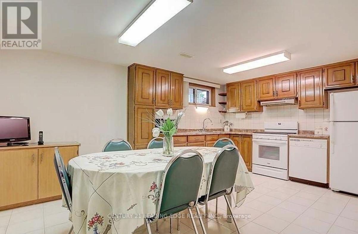 243 Debborah Place, Whitchurch-Stouffville, Ontario  L4A 5C5 - Photo 5 - N12570790