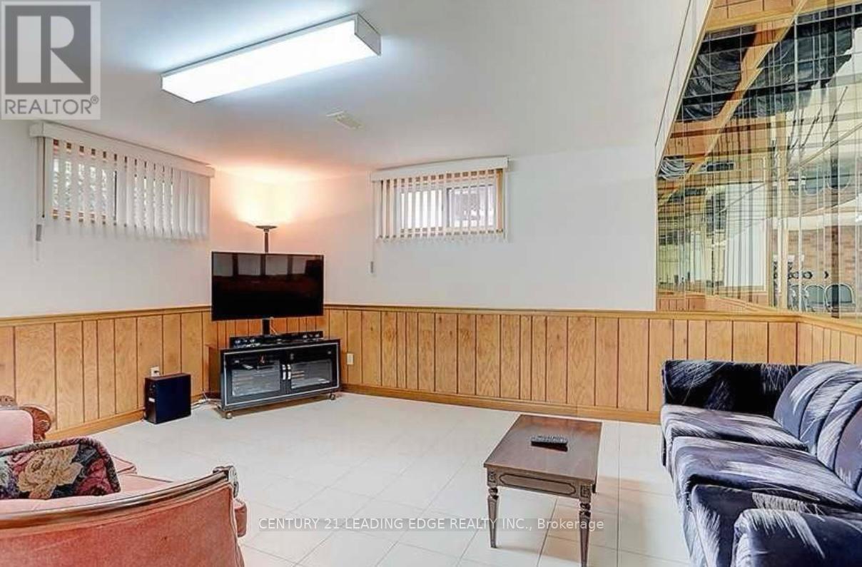 243 Debborah Place, Whitchurch-Stouffville, Ontario  L4A 5C5 - Photo 8 - N12570790