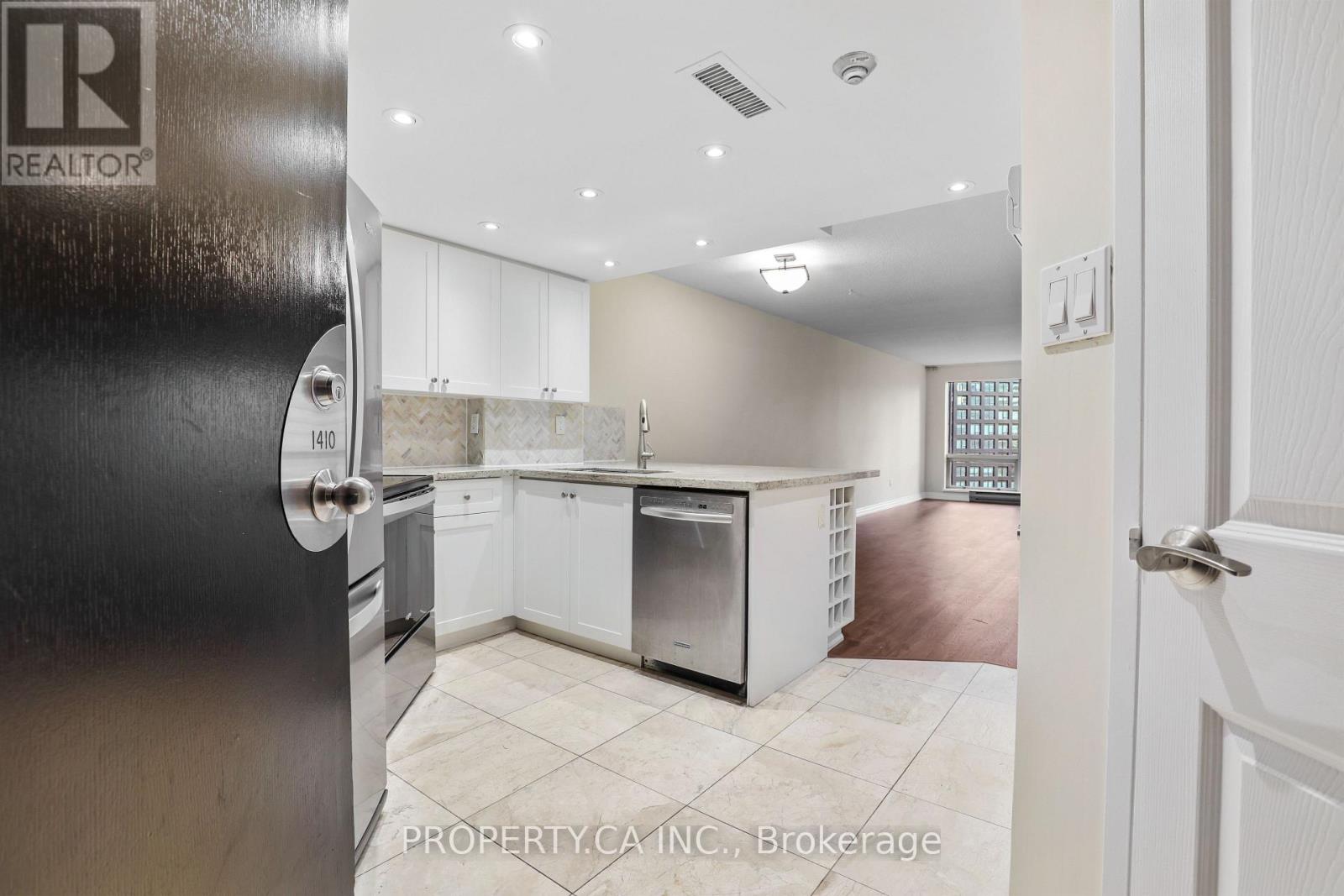 1410 - 1001 Bay Street, Toronto, Ontario  M5S 3A6 - Photo 3 - C12552054