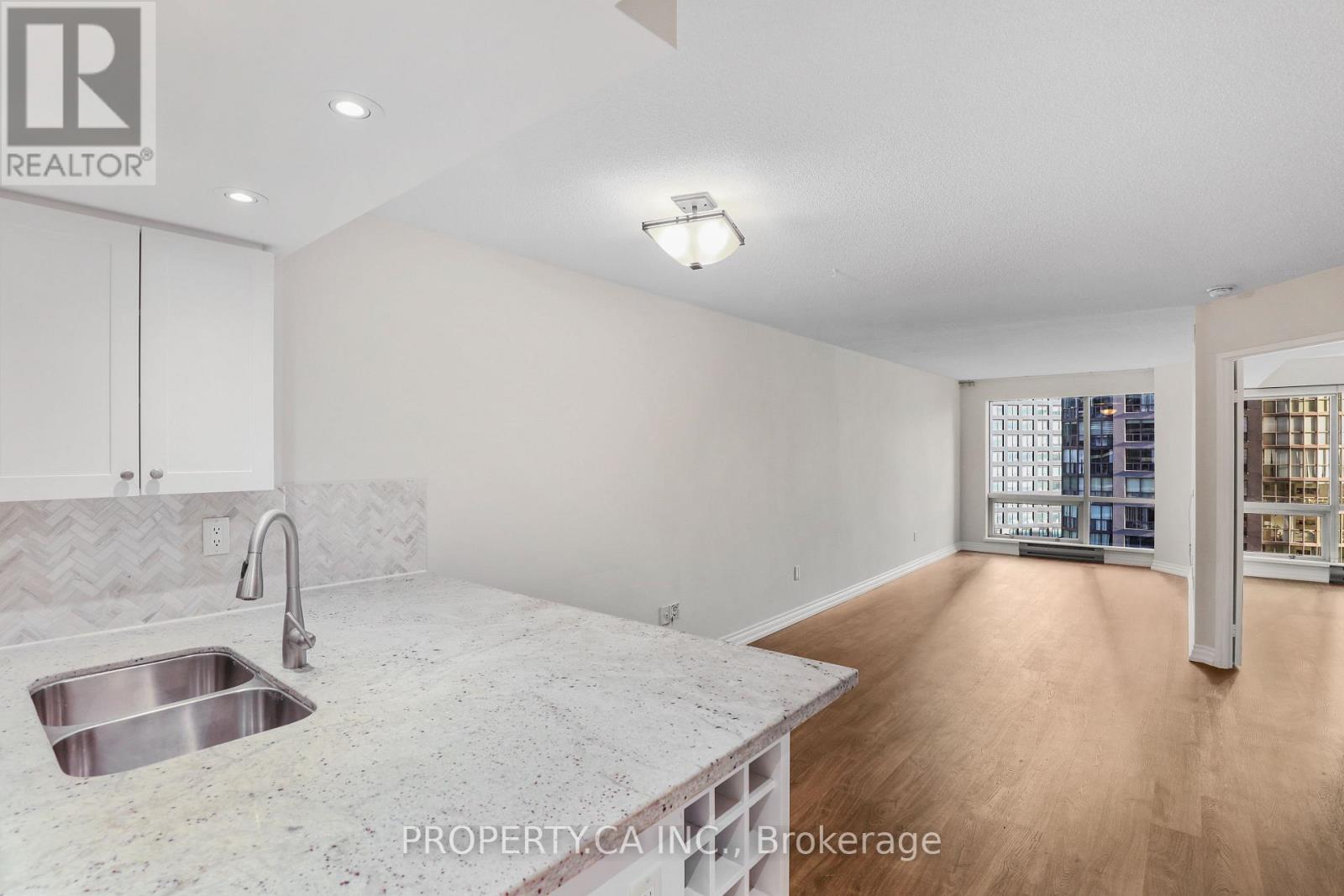 1410 - 1001 Bay Street, Toronto, Ontario  M5S 3A6 - Photo 6 - C12552054
