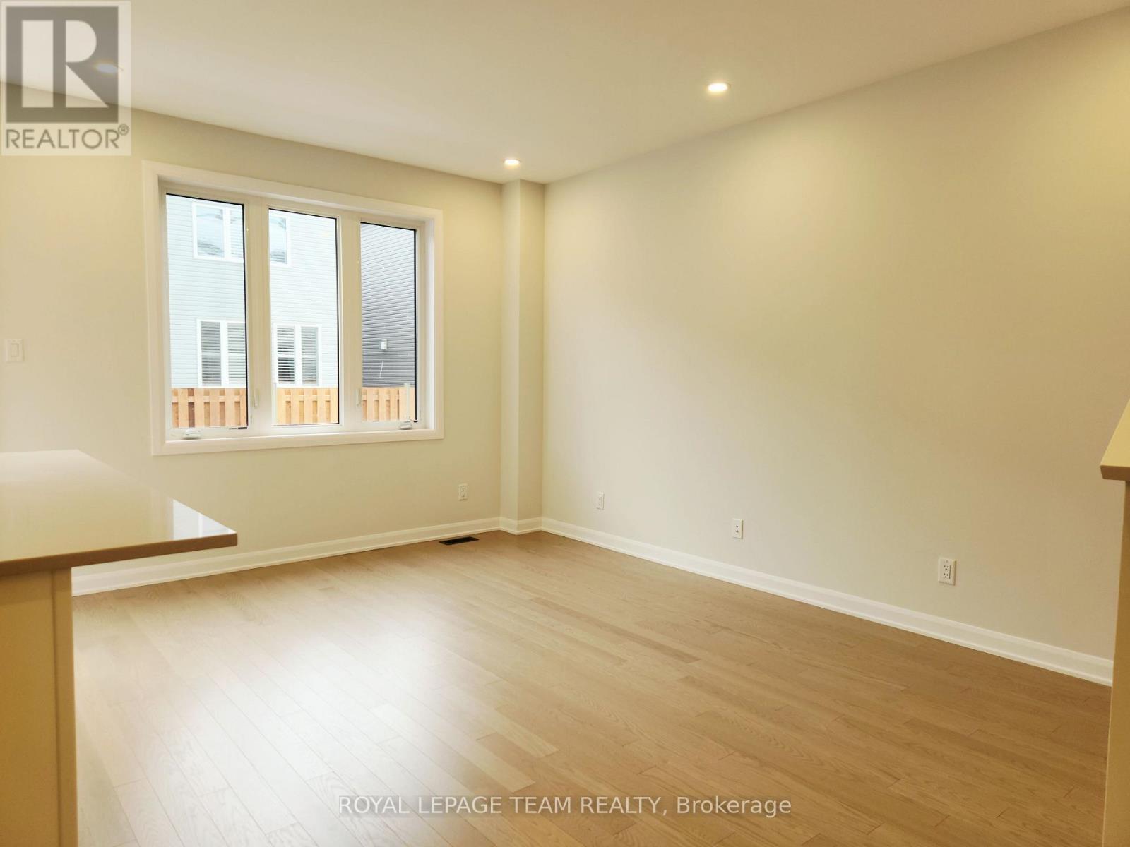 723 Fairline Row, Ottawa, Ontario  K2V 0M4 - Photo 13 - X12554400