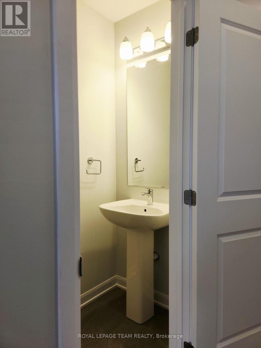 723 Fairline Row, Ottawa, Ontario  K2V 0M4 - Photo 6 - X12554400