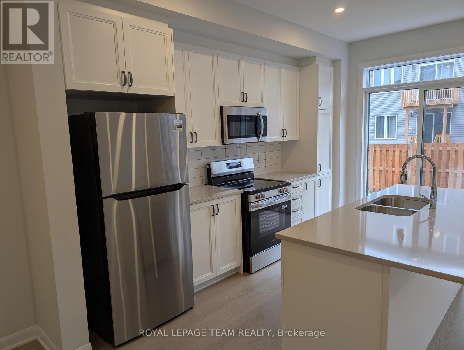723 Fairline Row, Ottawa, Ontario  K2V 0M4 - Photo 8 - X12554400