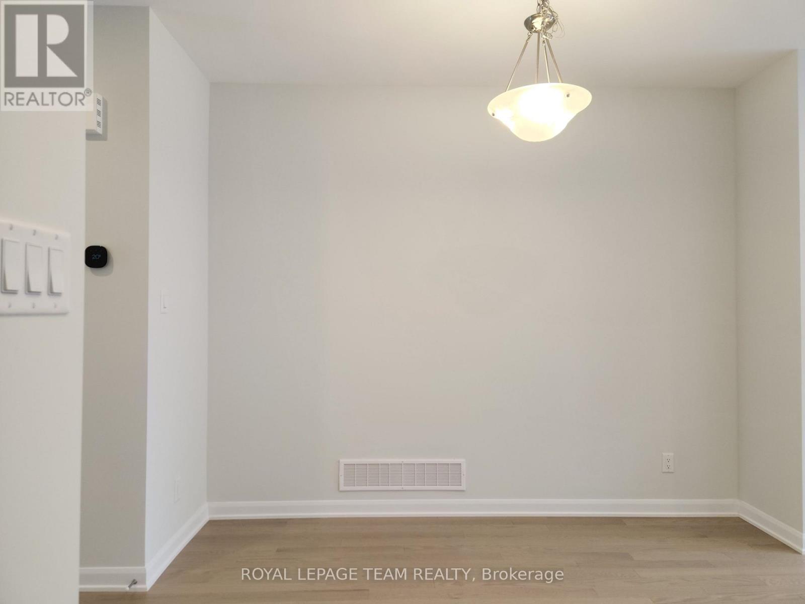 723 Fairline Row, Ottawa, Ontario  K2V 0M4 - Photo 7 - X12554400