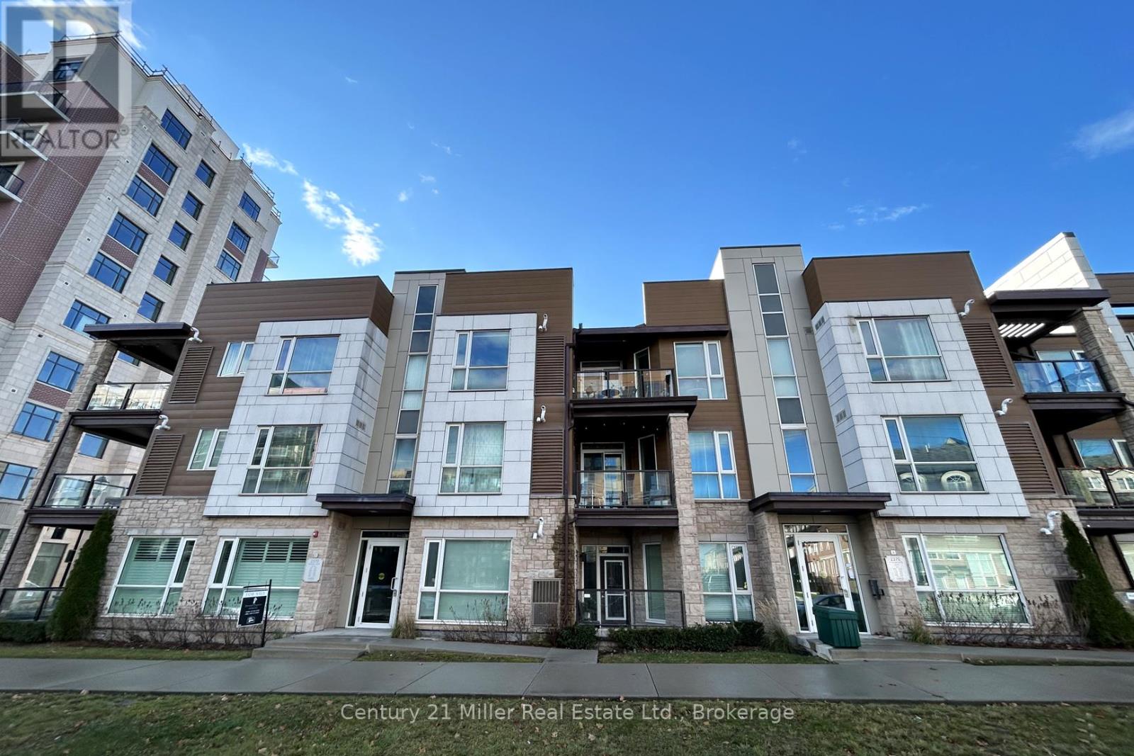 302 - 2370 Khalsa Gate, Oakville, Ontario  L6M 1P5 - Photo 3 - W12570854