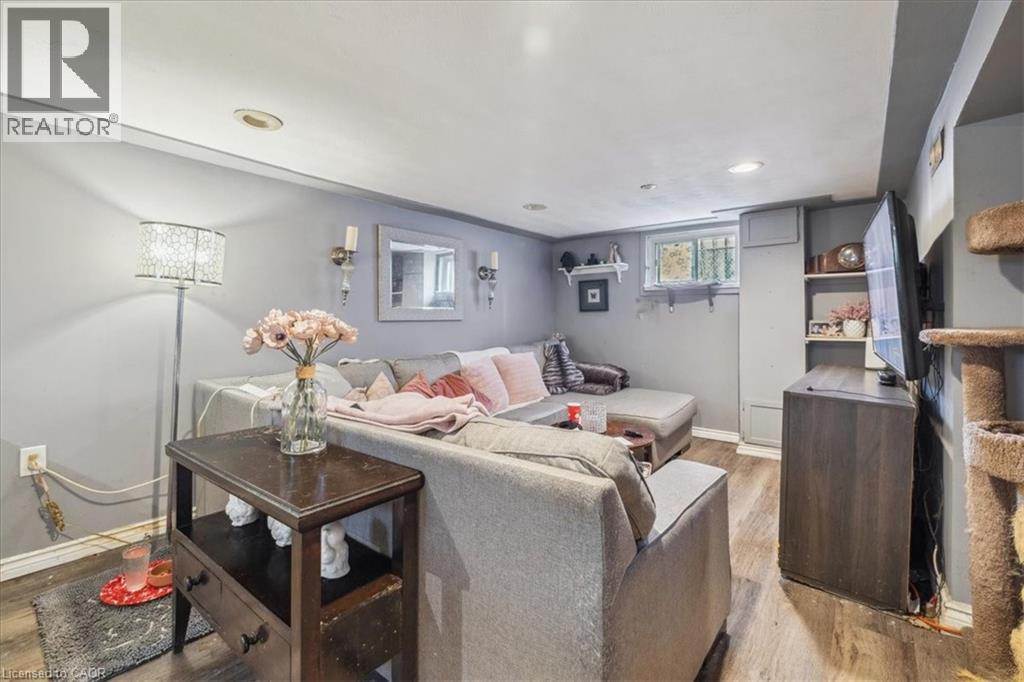 276 East 37th Street, Hamilton, Ontario  L8V 4B3 - Photo 19 - 40737741