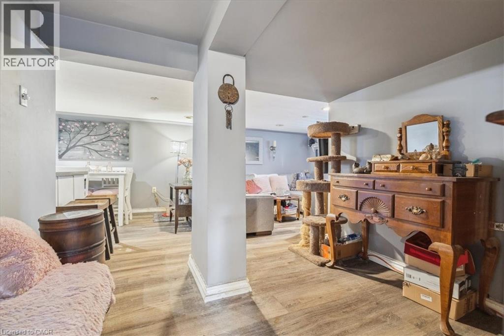 276 East 37th Street, Hamilton, Ontario  L8V 4B3 - Photo 18 - 40737741