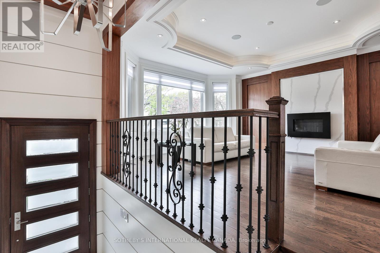 128 Park Home Avenue, Toronto, Ontario  M2N 1W8 - Photo 4 - C12570858