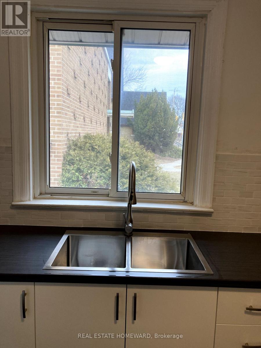 322 Cosburn Avenue, Toronto, Ontario  M4J 2M9 - Photo 4 - E12570808