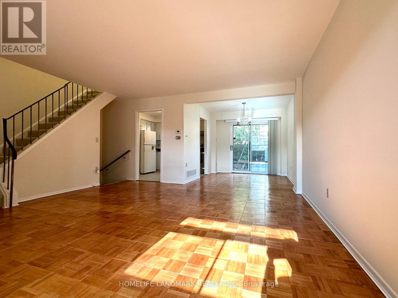 161 Carolbreen Square, Toronto, Ontario  M1V 1J1 - Photo 4 - E12570870