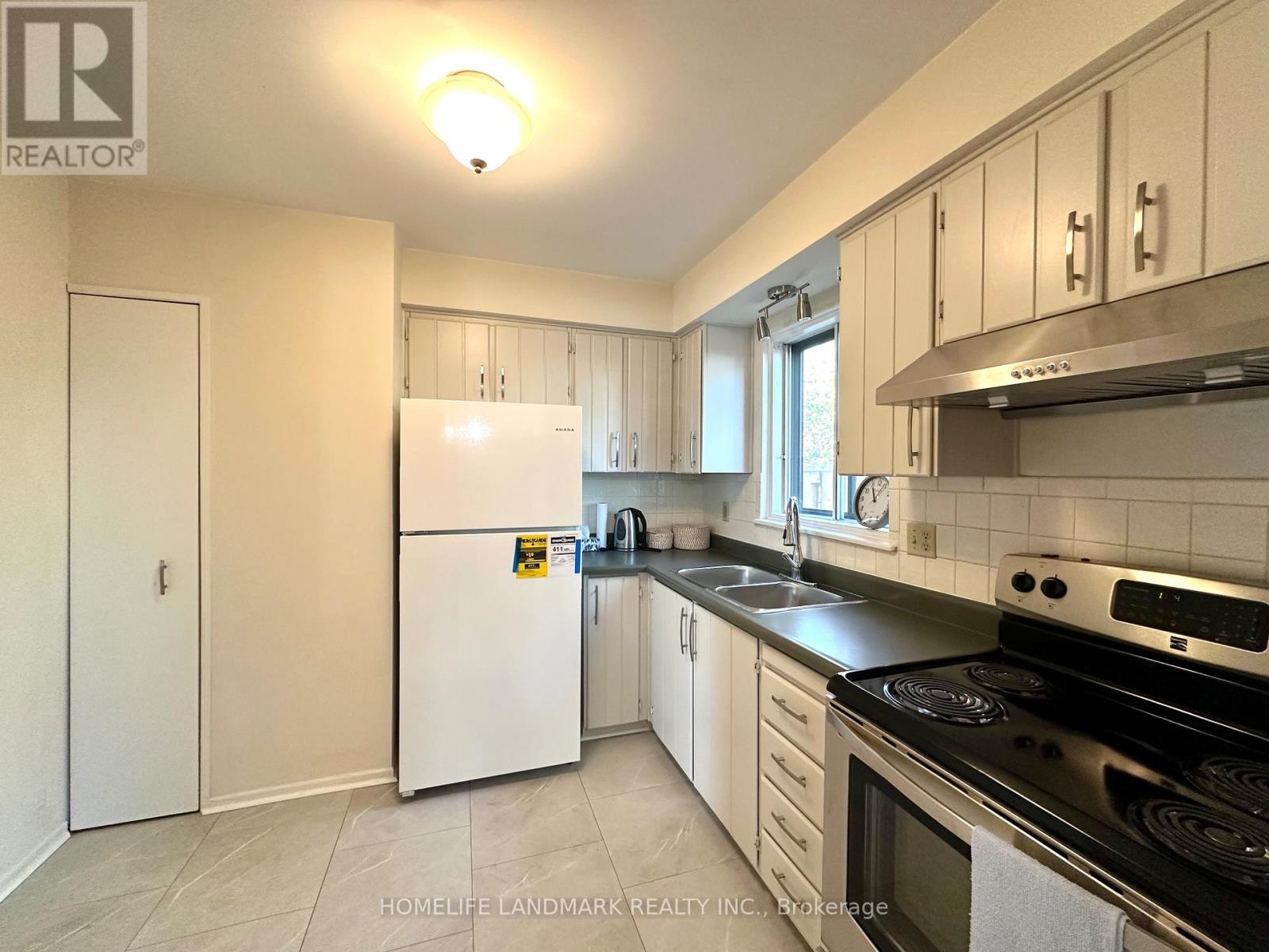 161 Carolbreen Square, Toronto, Ontario  M1V 1J1 - Photo 6 - E12570870