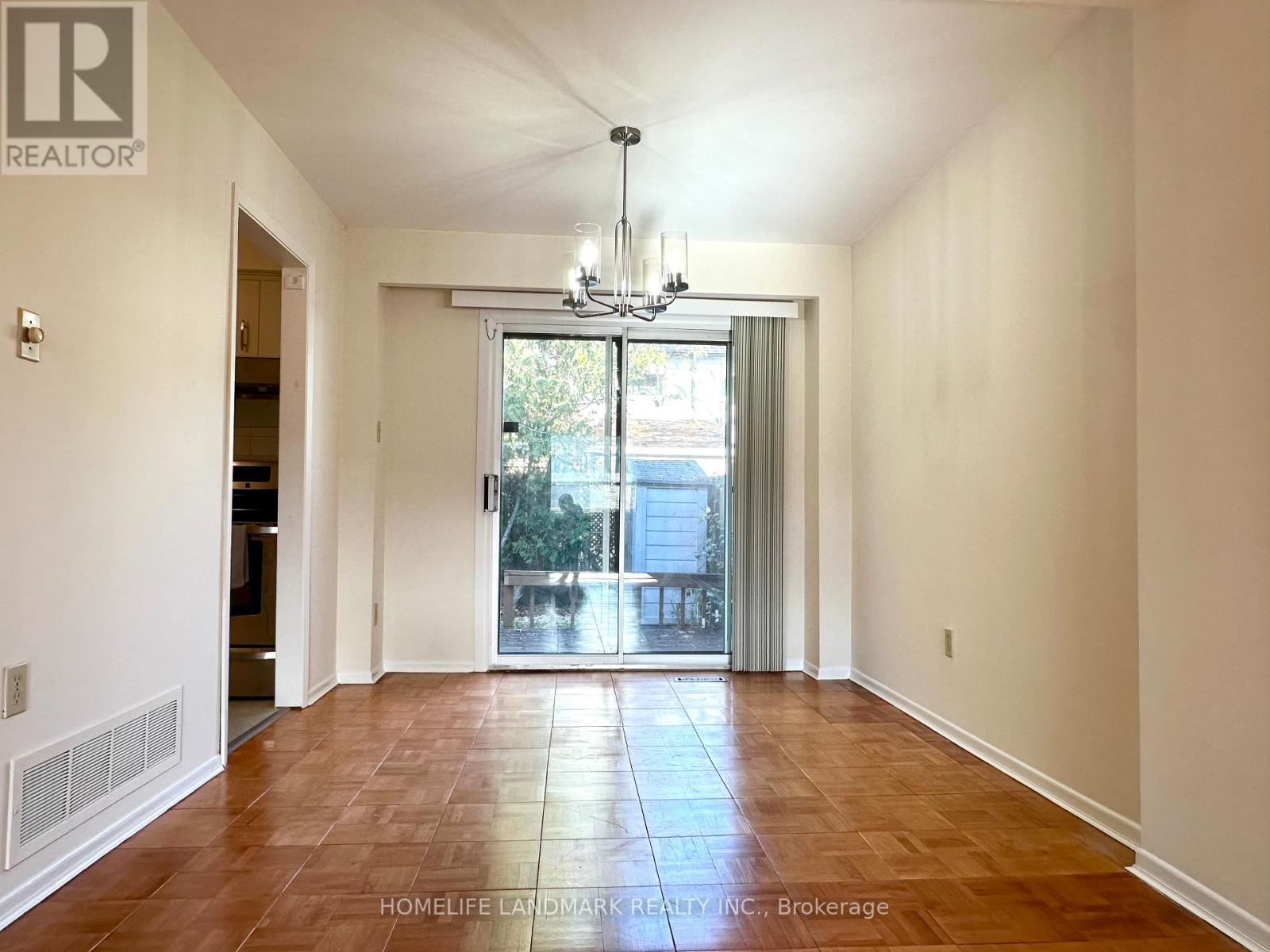 161 Carolbreen Square, Toronto, Ontario  M1V 1J1 - Photo 7 - E12570870