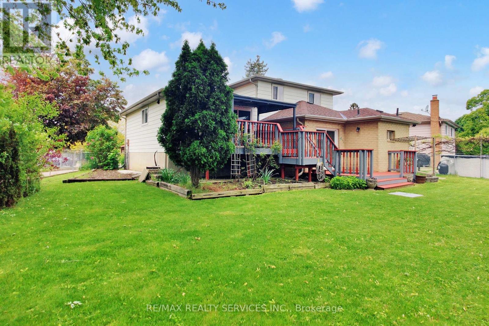 53 Geneva Crescent, Brampton, Ontario L6S 1K7 - Photo 45 - W12387789