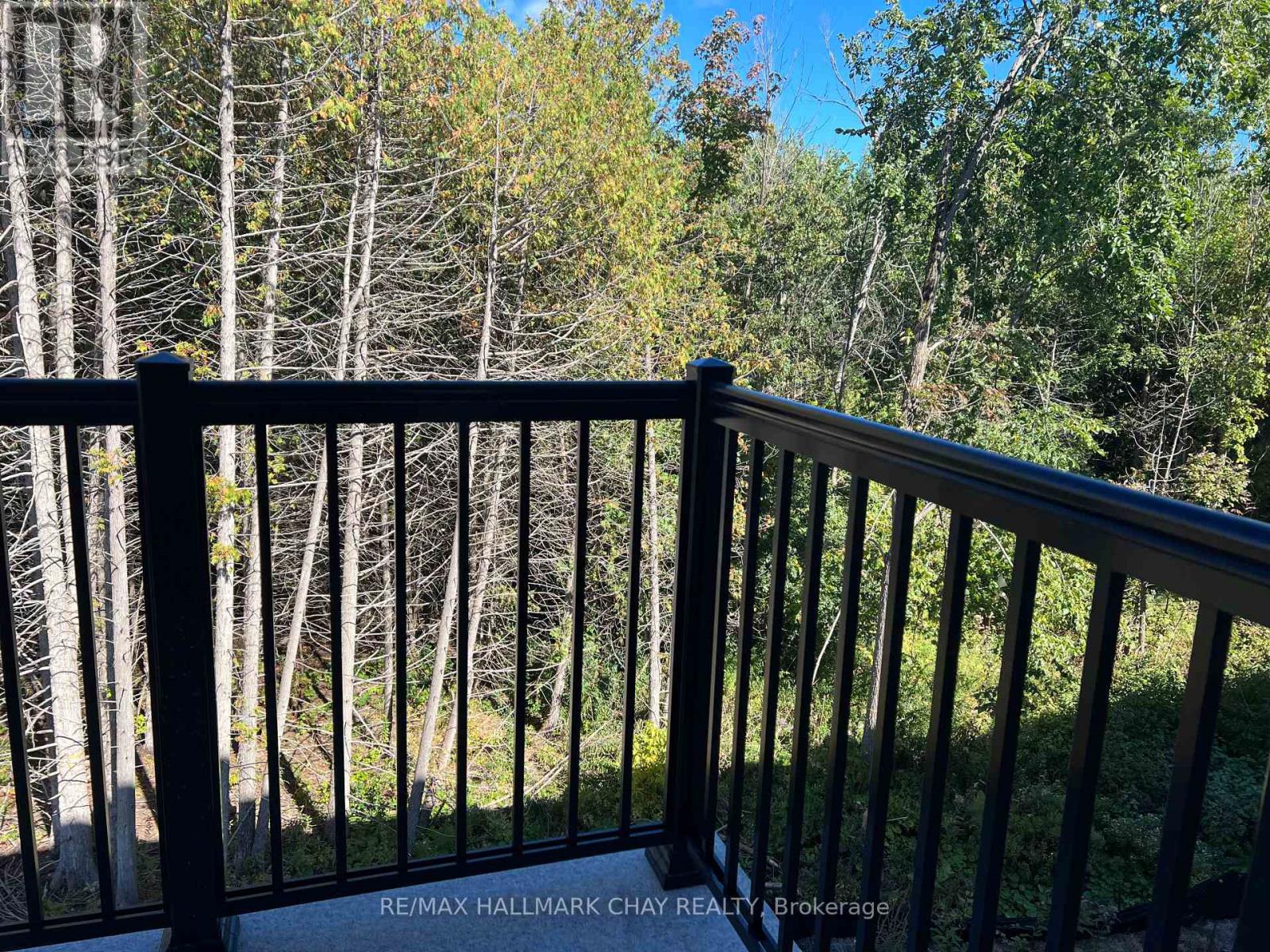 150 Blue Forest Crescent, Barrie (Innis-Shore), Ontario  L4M 0M2 - Photo 7 - S12570828