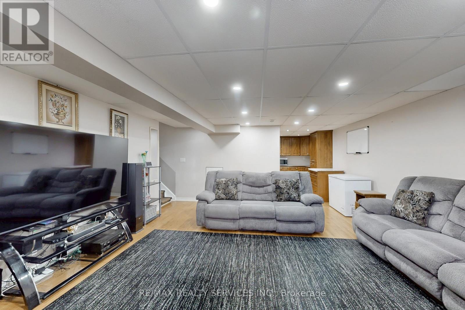 53 Geneva Crescent, Brampton, Ontario L6S 1K7 - Photo 35 - W12387789