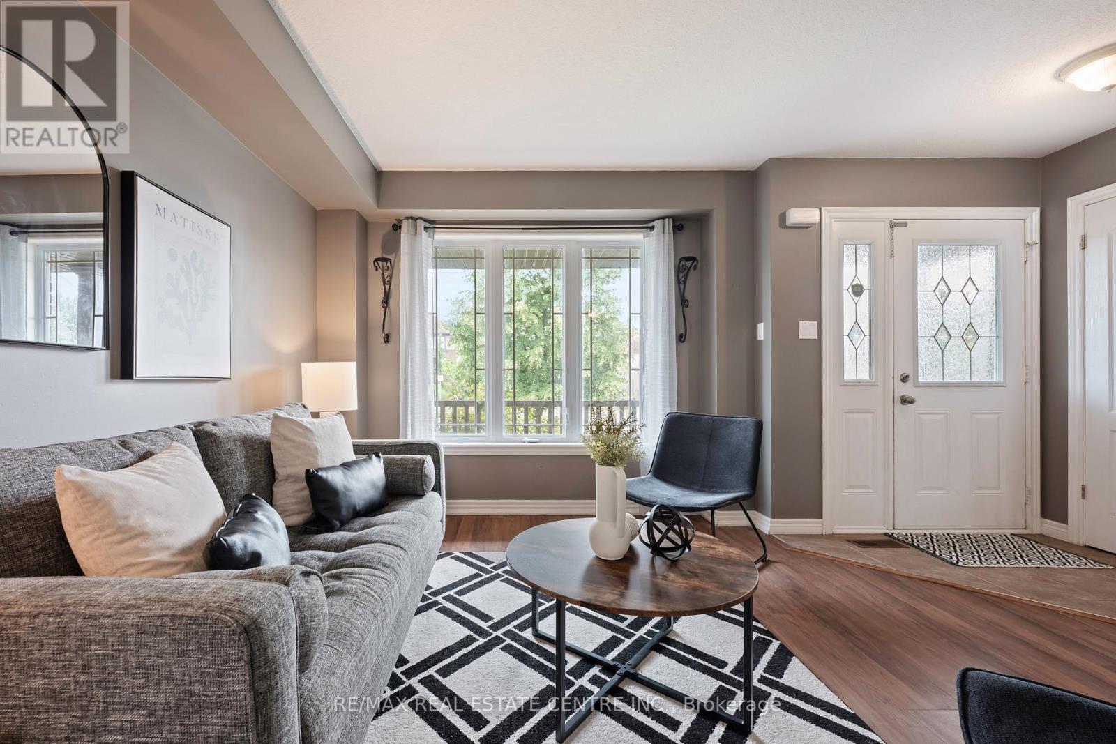 6 Maude Court, Orangeville, Ontario  L9W 0A3 - Photo 3 - W12570814