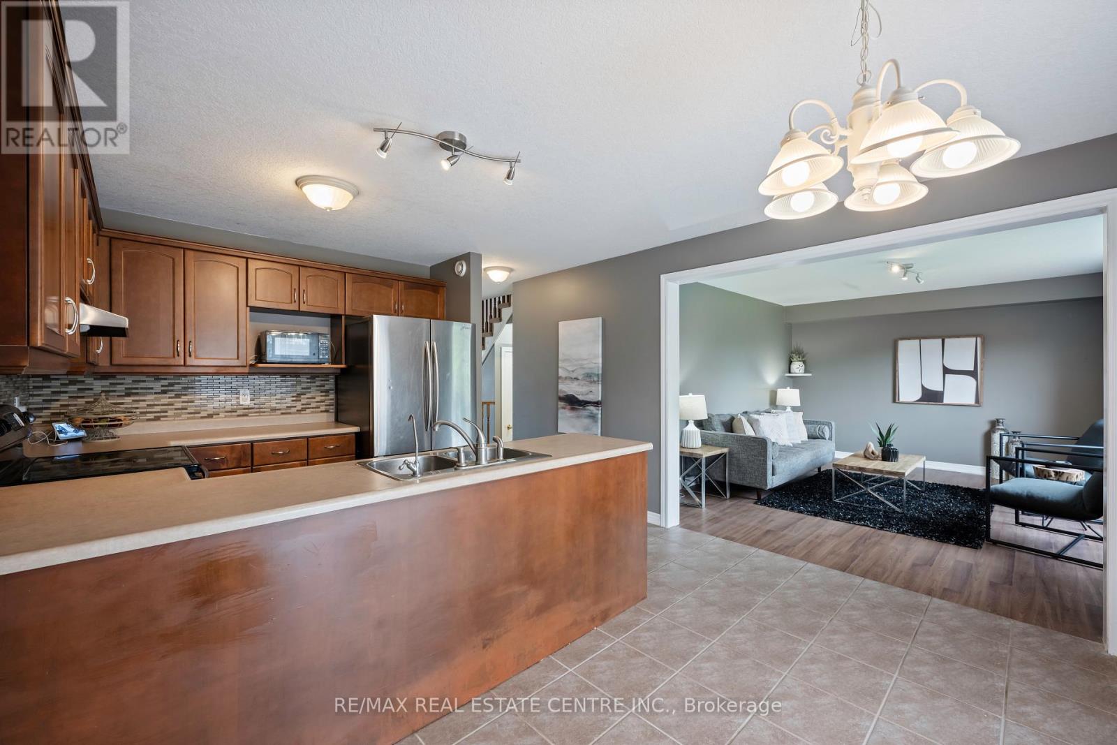 6 Maude Court, Orangeville, Ontario  L9W 0A3 - Photo 8 - W12570814