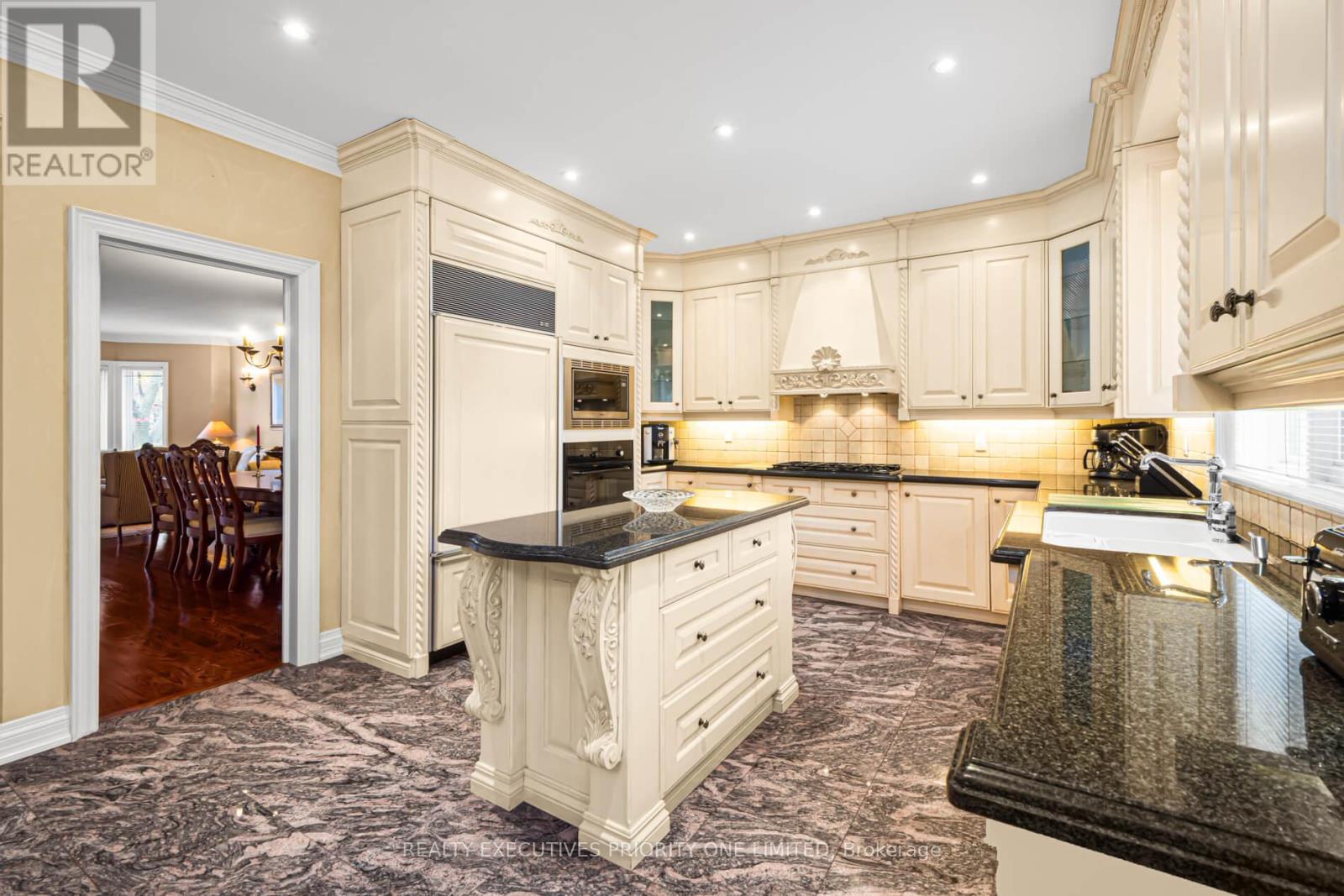 7 Finchley Road, Toronto, Ontario  M9A 2X4 - Photo 11 - W12570834