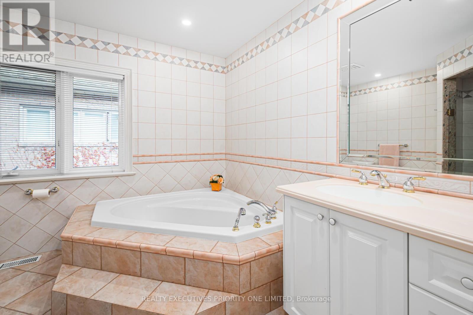 7 Finchley Road, Toronto, Ontario  M9A 2X4 - Photo 27 - W12570834