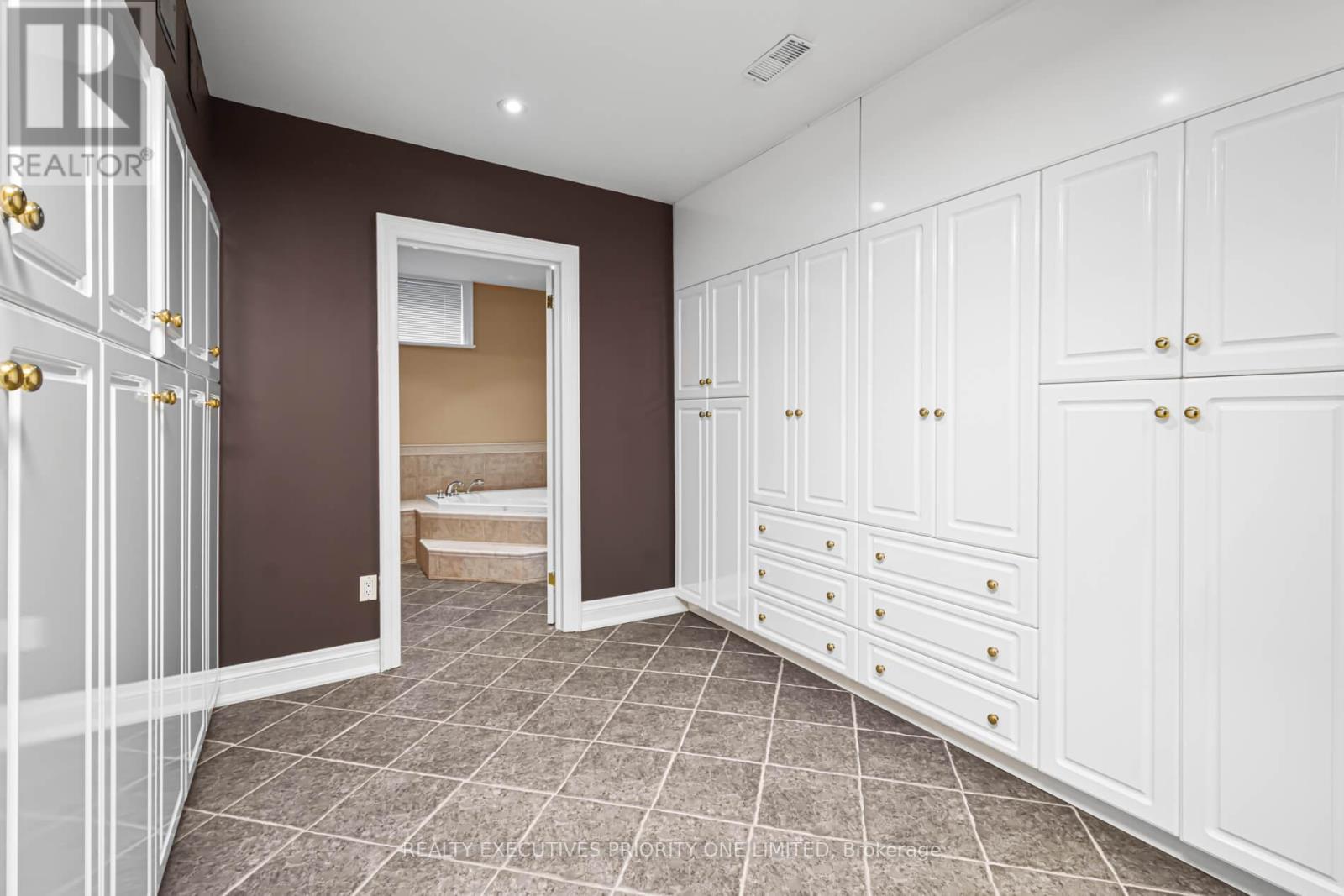 7 Finchley Road, Toronto, Ontario  M9A 2X4 - Photo 38 - W12570834