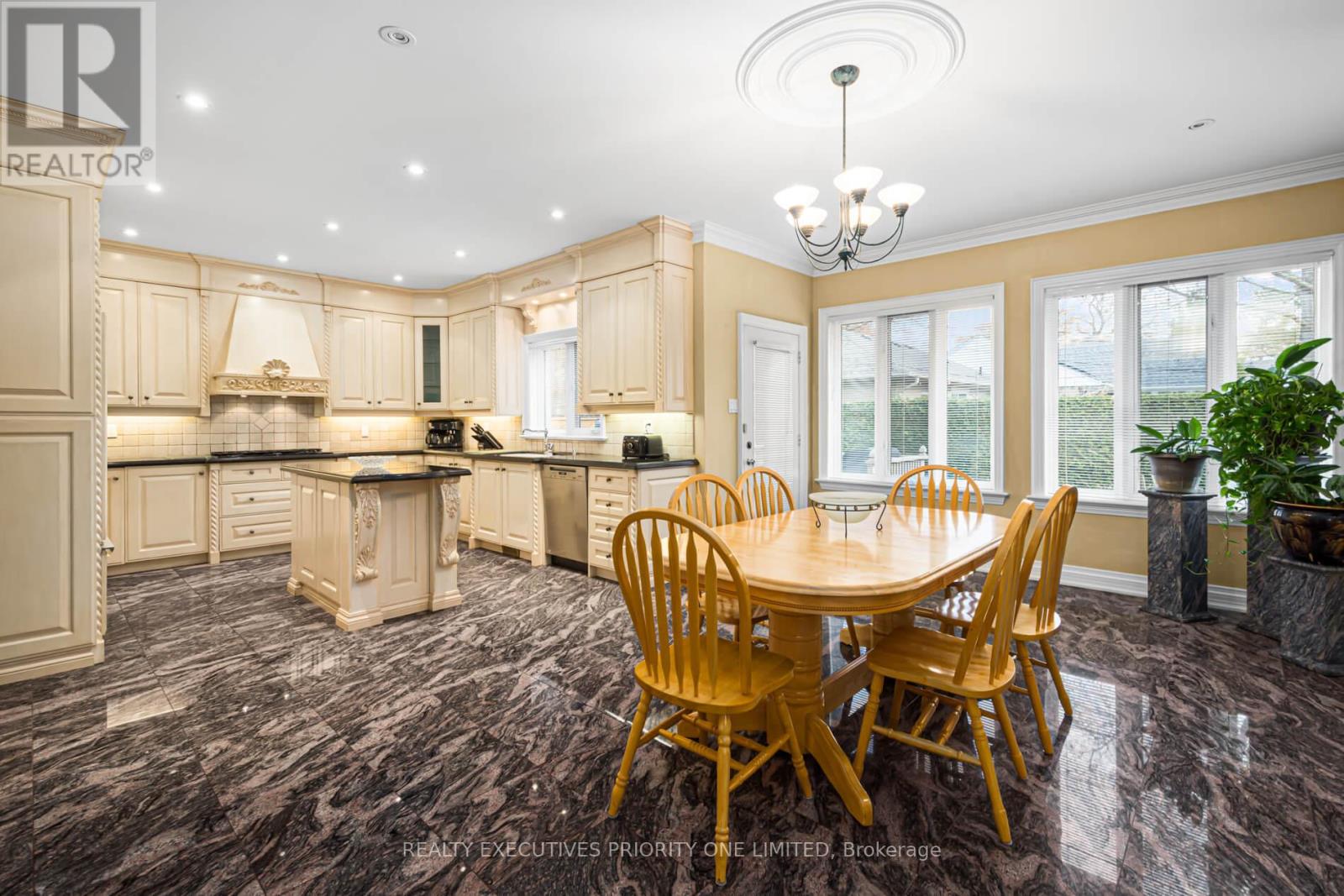 7 Finchley Road, Toronto, Ontario  M9A 2X4 - Photo 9 - W12570834