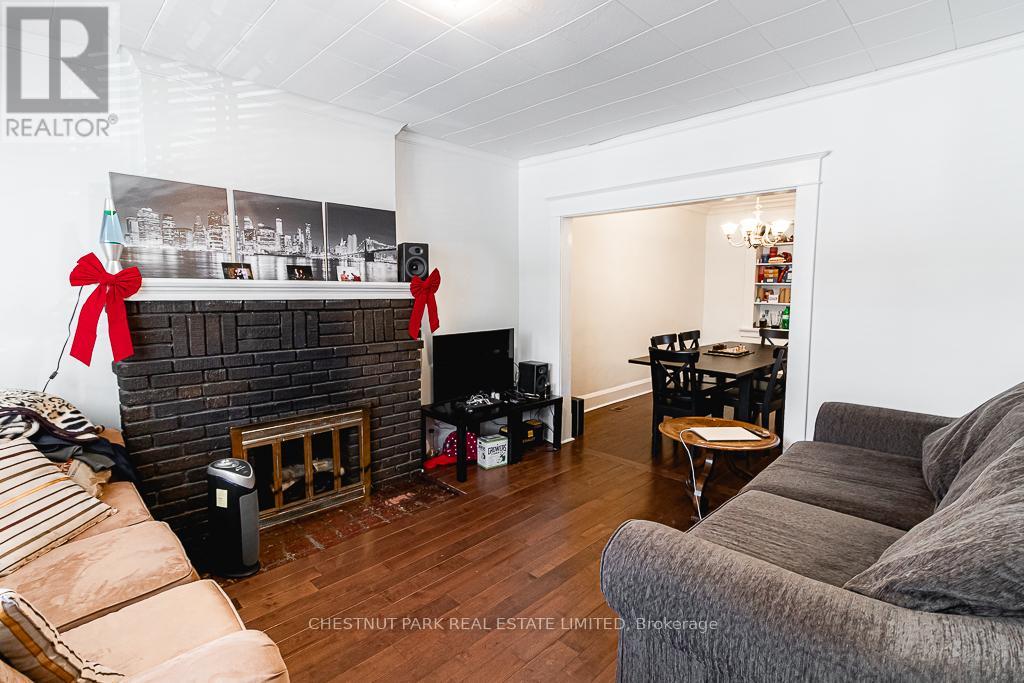 93 Seventh Street, Toronto, Ontario  M8V 3B5 - Photo 4 - W12570846