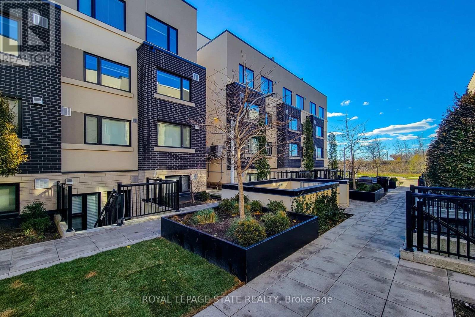 510 - 1127 Cooke Boulevard, Burlington, Ontario  L7T 0C3 - Photo 9 - W12570848