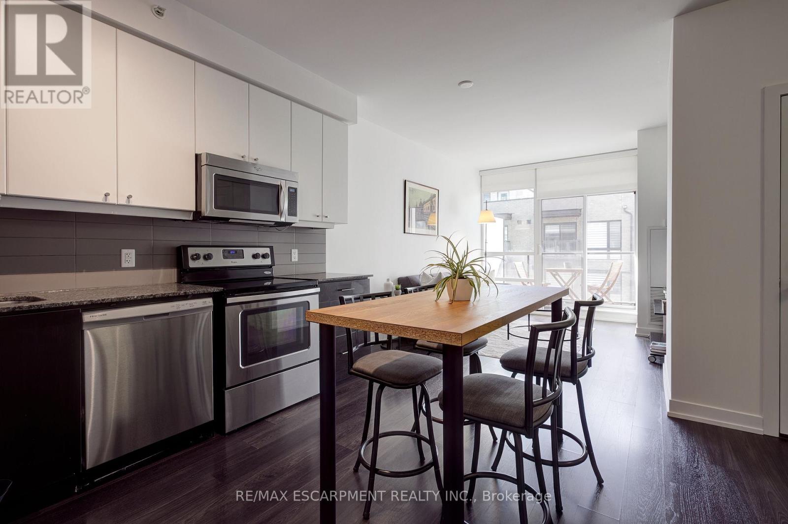 306 - 8 Fieldway Road, Toronto, Ontario  M8Z 0C3 - Photo 4 - W12570864