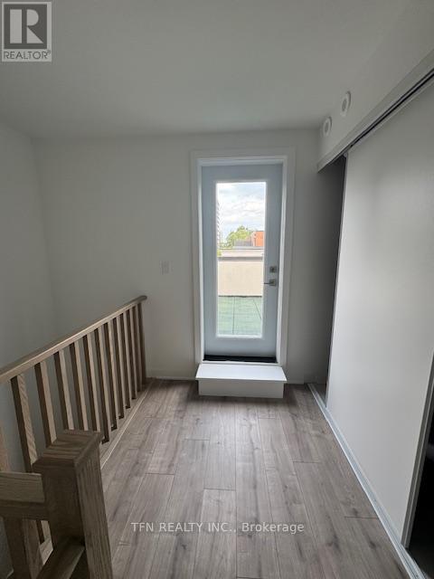 4 - 4035 Hickory Drive, Mississauga, Ontario  L4W 1L1 - Photo 3 - W12570866