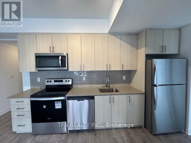 4 - 4035 Hickory Drive, Mississauga, Ontario  L4W 1L1 - Photo 4 - W12570866