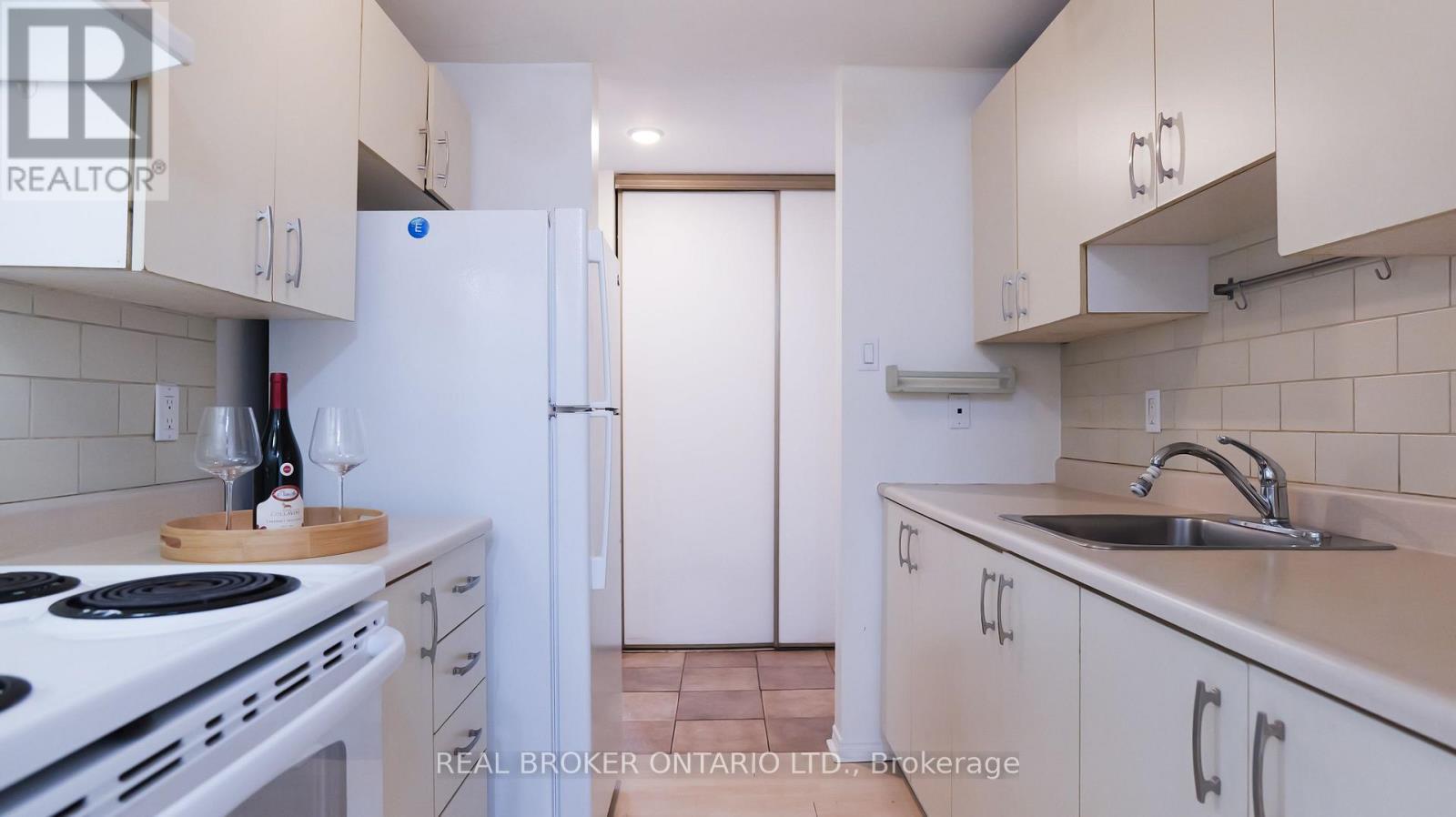 312 - 1177 Belanger Avenue, Ottawa, Ontario  K1H 8N7 - Photo 11 - X12516376