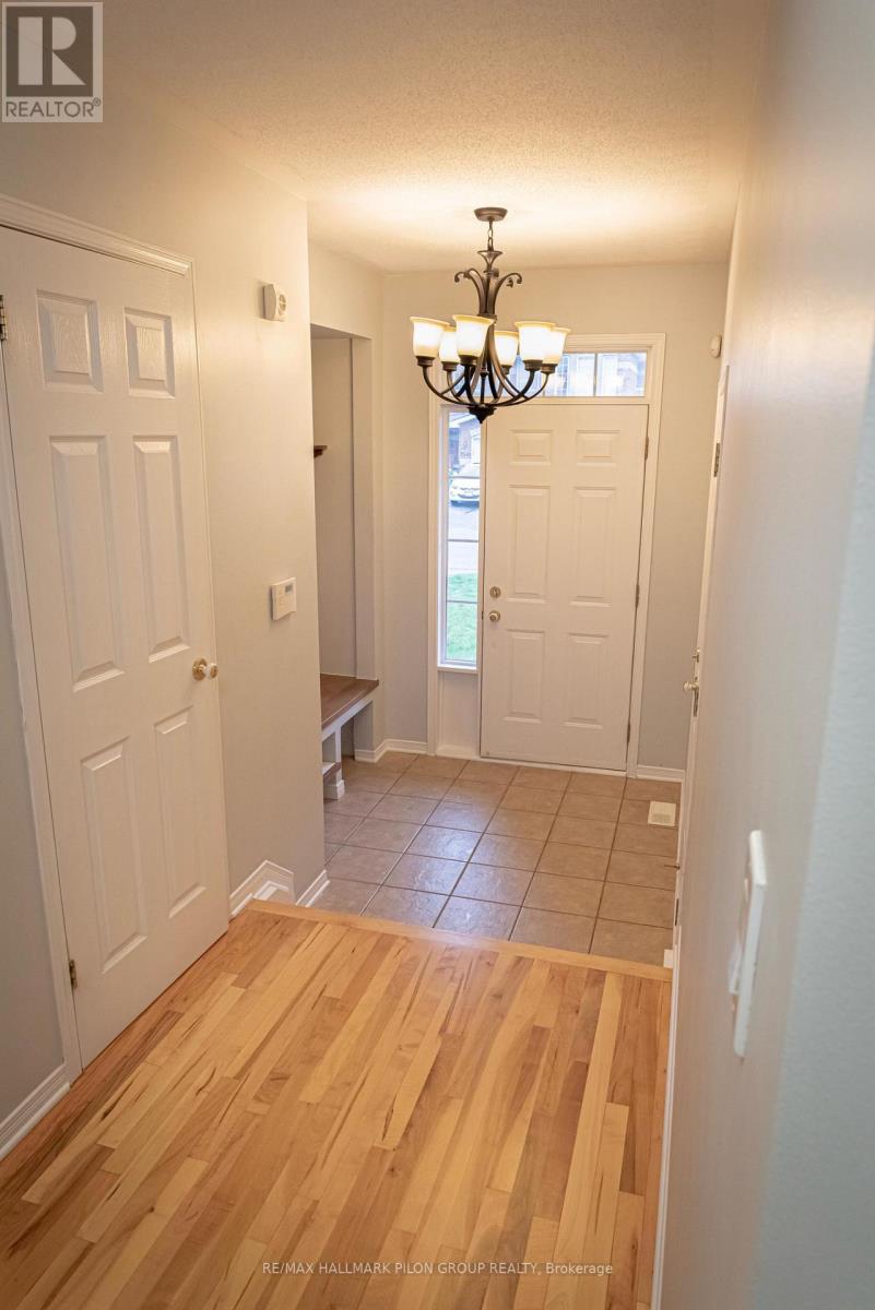 2077 Bergamot Circle, Ottawa, Ontario  K4A 4R3 - Photo 5 - X12570888