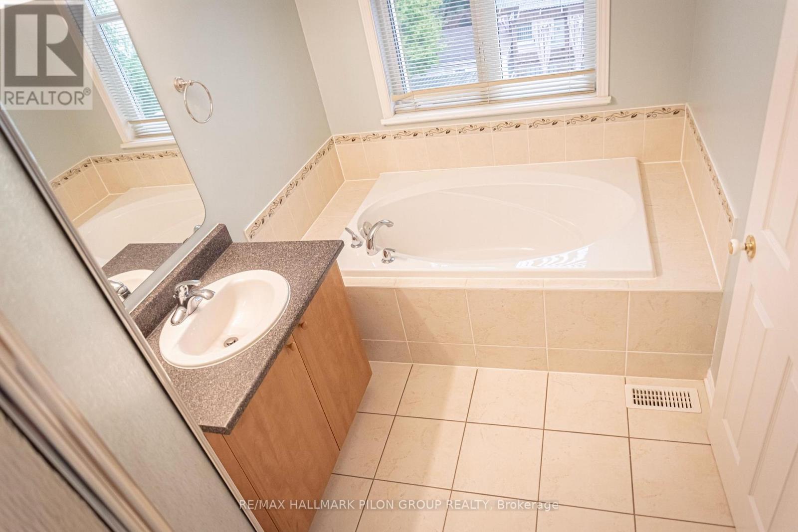 2077 Bergamot Circle, Ottawa, Ontario  K4A 4R3 - Photo 9 - X12570888